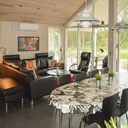 Three-bedroom Holiday In Albak 펜션